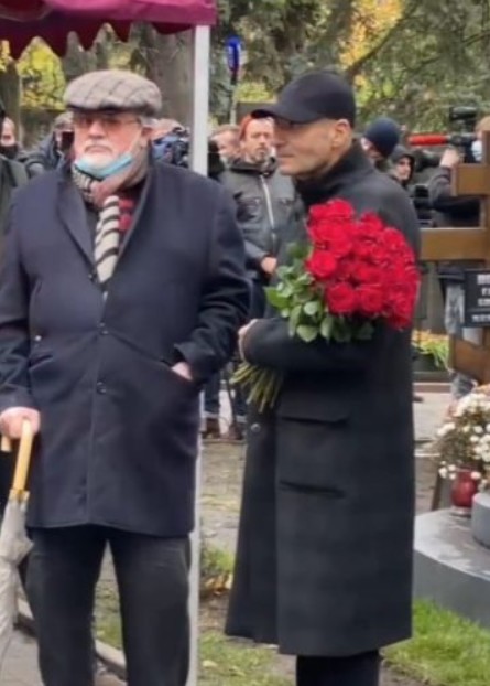 "Исхудал и сгорбился": Игорь Крутой своим внешним видом сильно обеспокоил фанатов