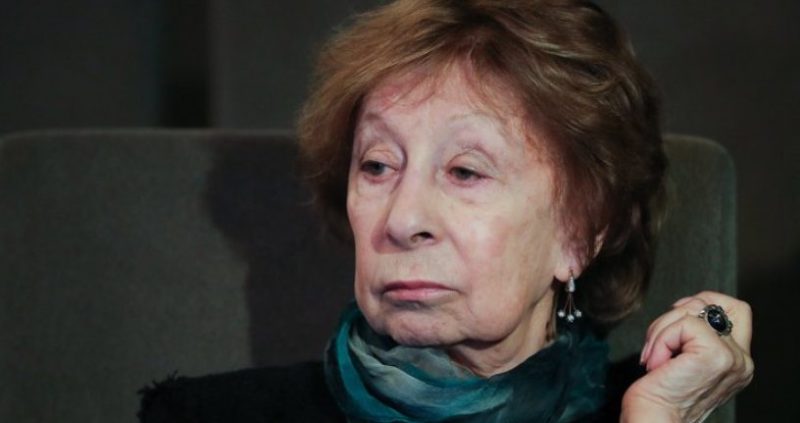 "Пережить невозможно, так как о моих родителях такое пишут": Ахеджакова опечалена