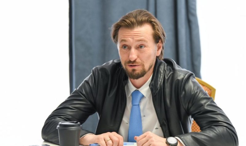 "Пусть каждый дам решает, где ему быть": Безруков сделал заявление про отъезд из страны