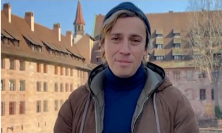 "Вид странный, куртка старая, прическа вообще непонятная": Галкин удивил внешним обликом