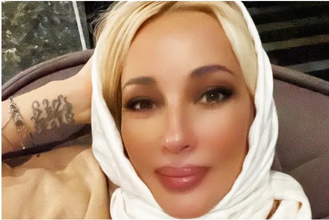 Кудрявцева в платке на голове сделала фото в стране, живущей 43 года под санкциями