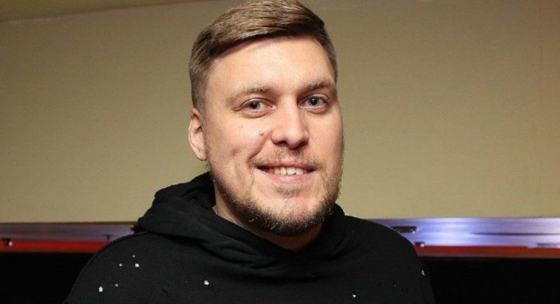 Александр Незлобин со сцены заговорил о поведении юмориста Максима Галкина