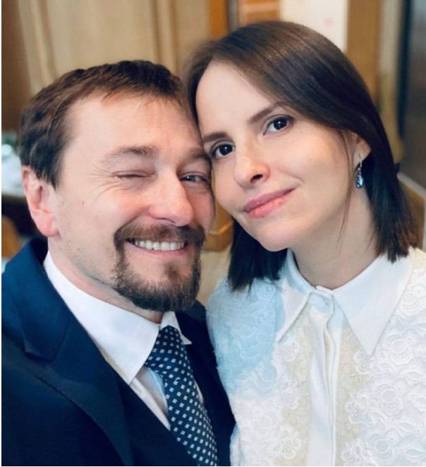 "Надеюсь, что ее не предаст": появились кадры с церемонии венчания Безрукова и Матисон