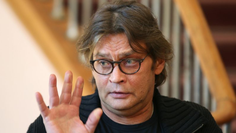 Одну из последних нитей разорвал: Александр Домогаров покинул родину