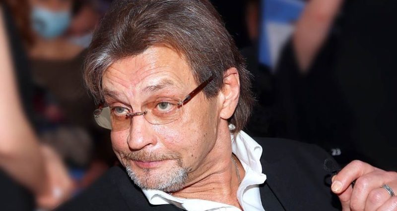 Одну из последних нитей разорвал: Александр Домогаров покинул родину