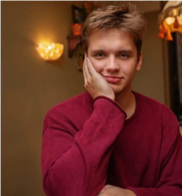 "Какой же красавчик": фанаты не сдерживают восторга от внука Леонида Куравлева