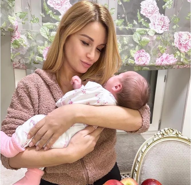 Чувствует себя на 20 лет: Орлова призналась, что преобразилась после рождения дочки
