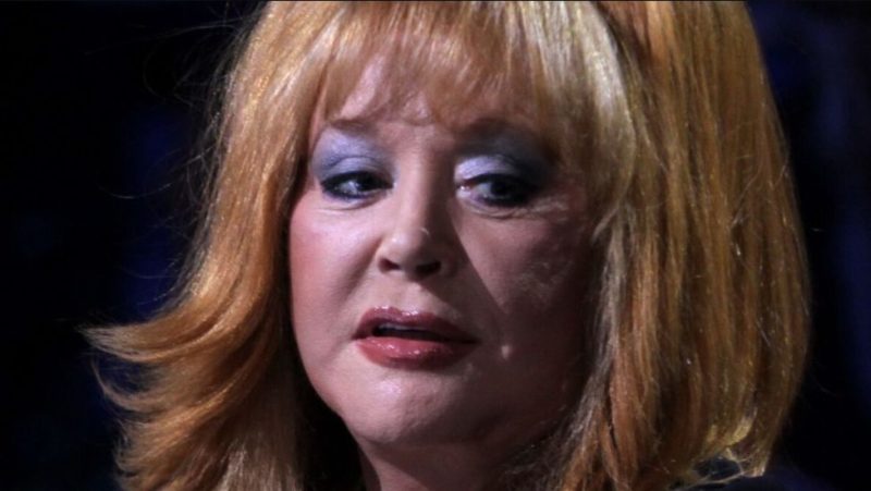 "Тяжелый взгляд, смотрящий из окна машины": Пугачева покинула замок в Грязи, уехав в Питер