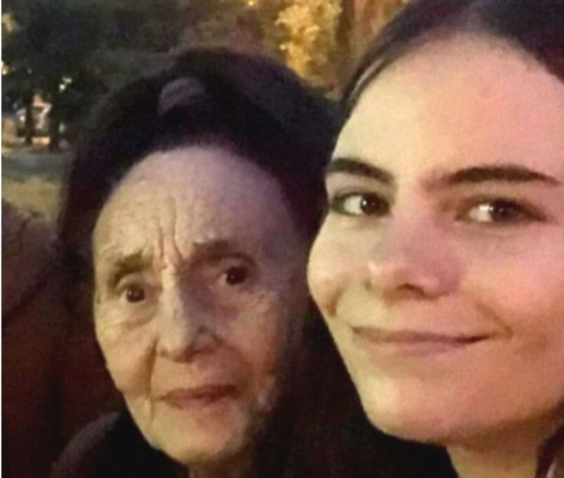 Она верила, что все получится, родив первенца в 66 лет: как выглядят мама с дочкой спустя 19 лет