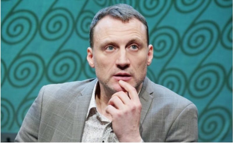 "Молодцы и спасибо": концертная программа актеров началась с важных слов об Украине