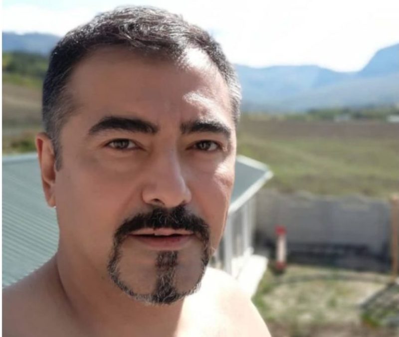 С короткими волосами не все его узнают": как сейчас выглядят Фарик из "Бригады" и его жена