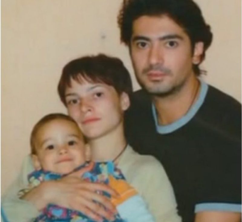 С короткими волосами не все его узнают": как сейчас выглядят Фарик из "Бригады" и его жена