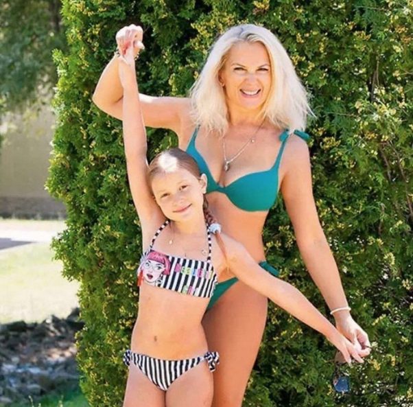 90, 60, 90 даже рядом не стояли: 48-летняя Порошина удивила своим пляжным нарядом